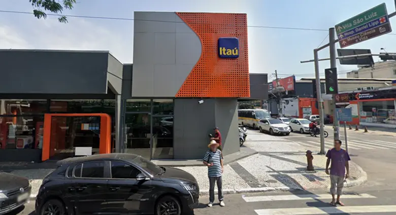 Fachada da agência do Itaú Brigadeiro Lima e Silva em Duque de Caxias RJ